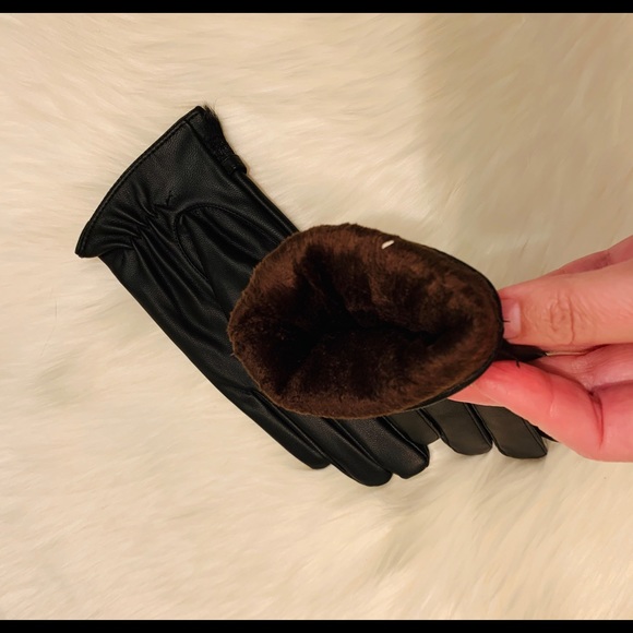 I PM Women’s Touchscreen Leather Gloves - Picture 5 of 8